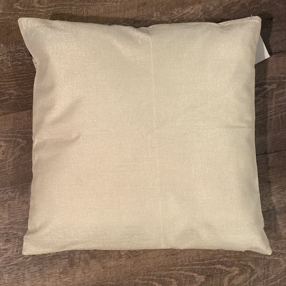 🎁 Christmas Red Truck Indoor Outdoor Pillow NWT - Picture 4 of 6